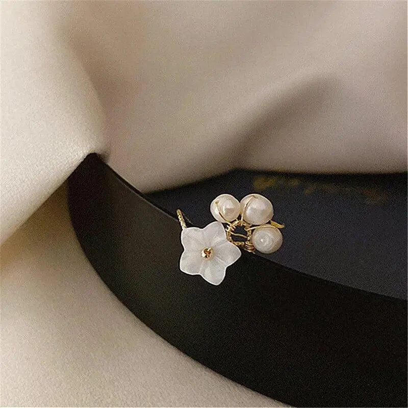 Adjustable Pearl Flower Ring in Gold 4