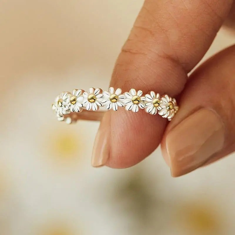 Adjustable Silver and Hand Painted Enamel Daisy Ring 2