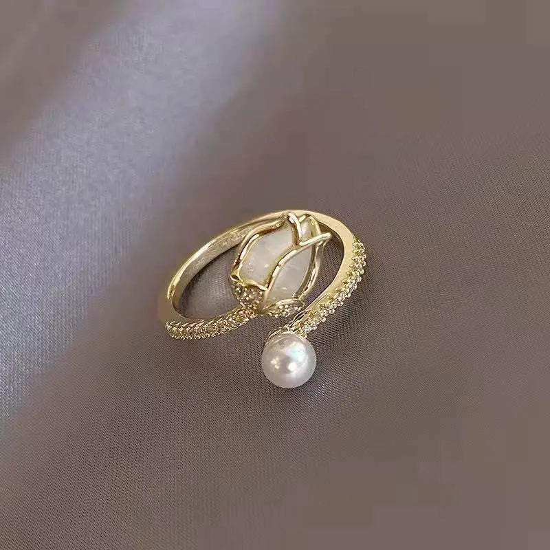 Adjustable white tulip ring with pearl in gold 0
