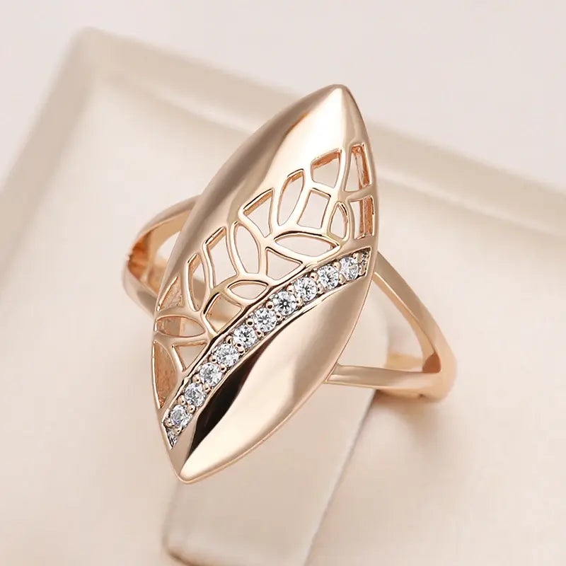 Chrysalis Ring made of Gold and Diamonds 1