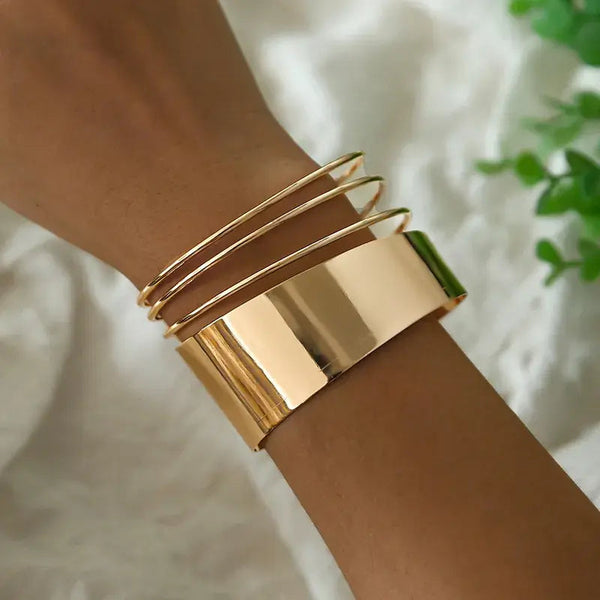 Classic Gold Vintage Bracelet 0