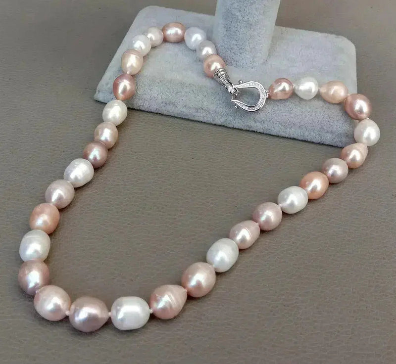 Coloured pearl necklace 0
