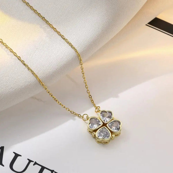 Dainty clover necklace in silver with a timeless design 0