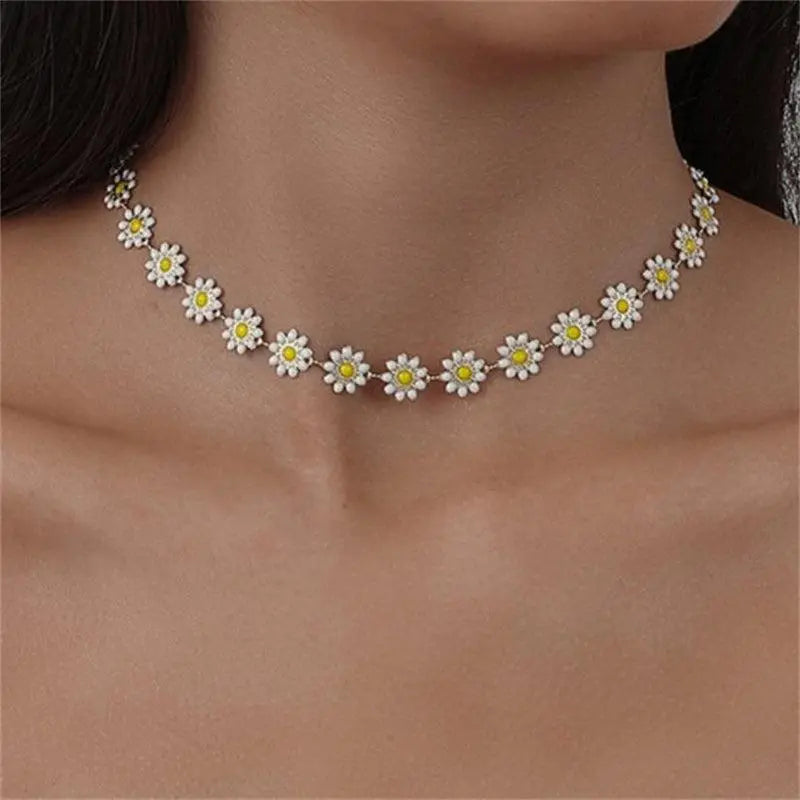 Daisy Necklace in Gold 0