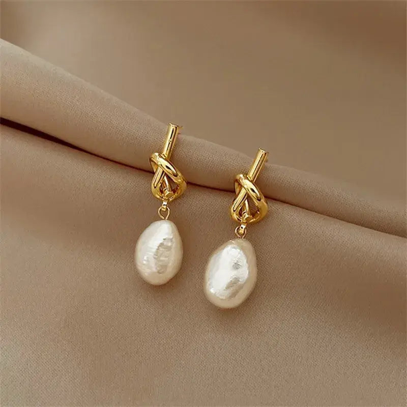 Elegant Baroque Pearl Earrings in Gold 0