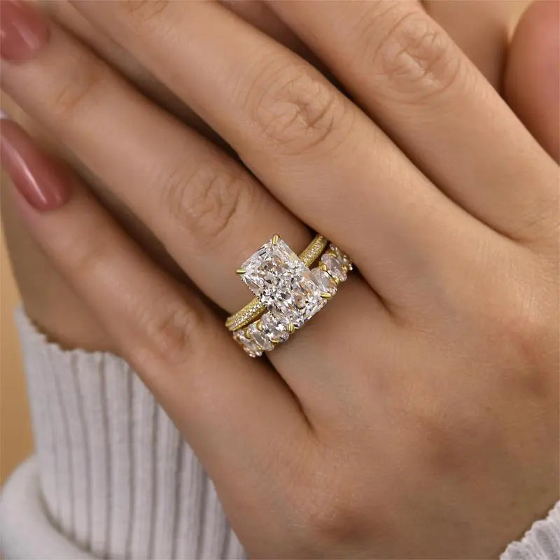 Elegant Cushion Cut Diamond Ring in Gold 0