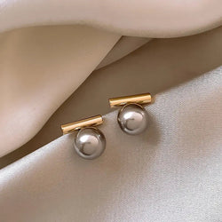 Elegant Dark Pearl Earrings in Gold 0