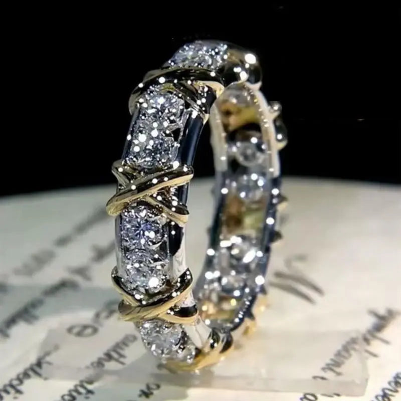 Elegant Ring with Crystals and Gold Accents – Modern Luxury Design 0