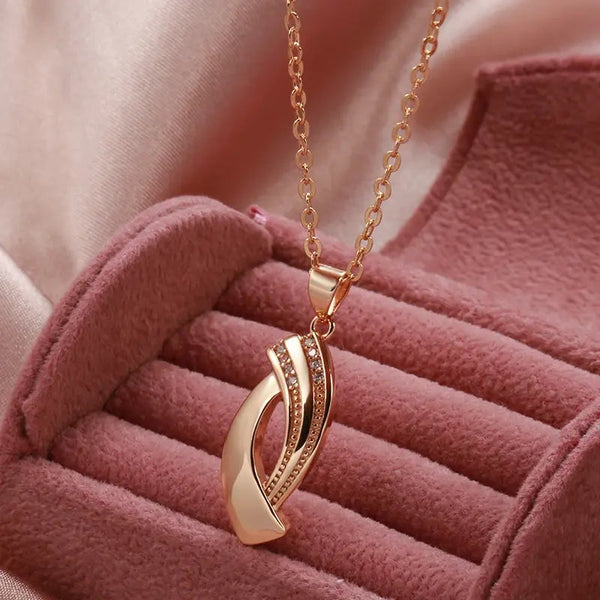Elegant Shiny Necklace 1