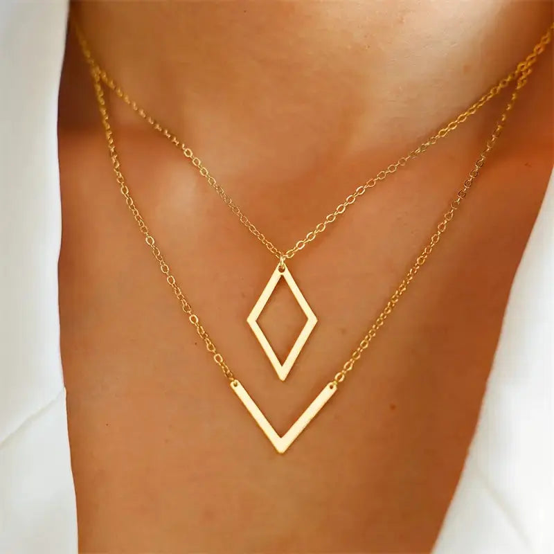 Elegant V-shaped geometric pendant necklace 0