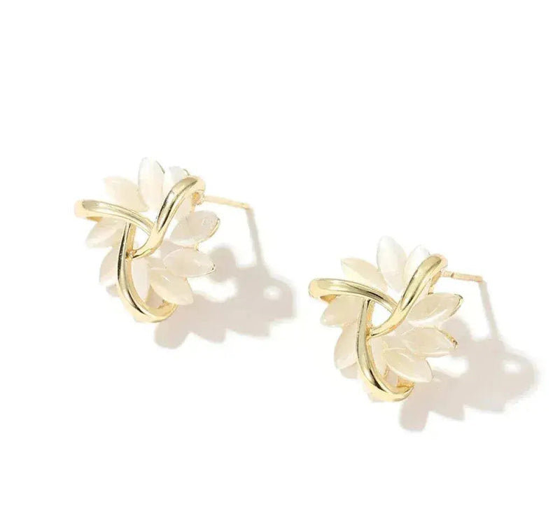 Elegant and exquisite opal petal circle stud earrings in gold 1