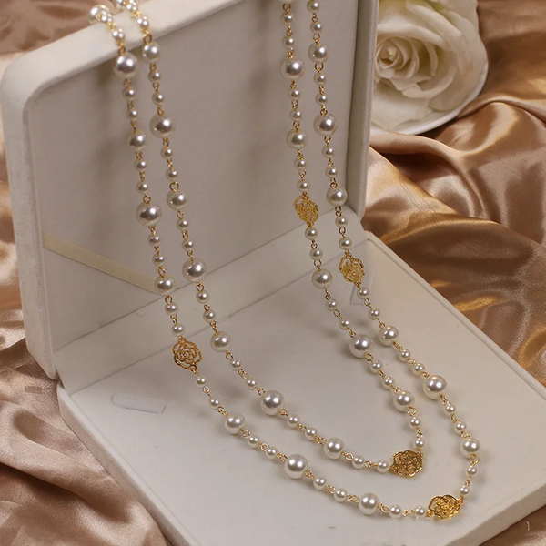 Elegant gold pearl necklace 0