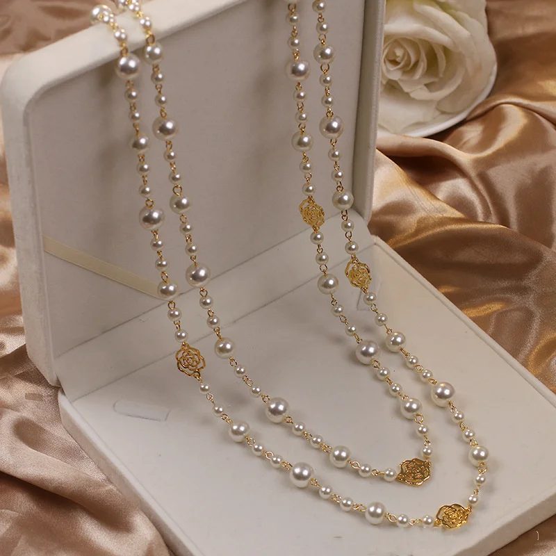 Elegant gold pearl necklace 0