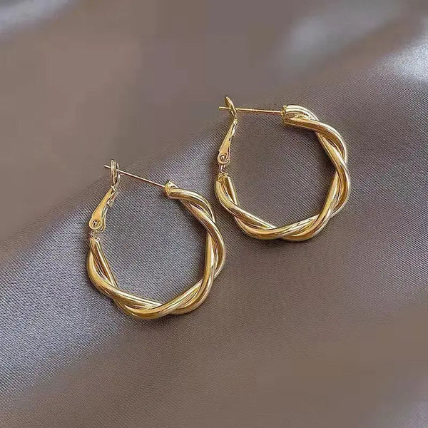 Elegant golden knotted earrings 0
