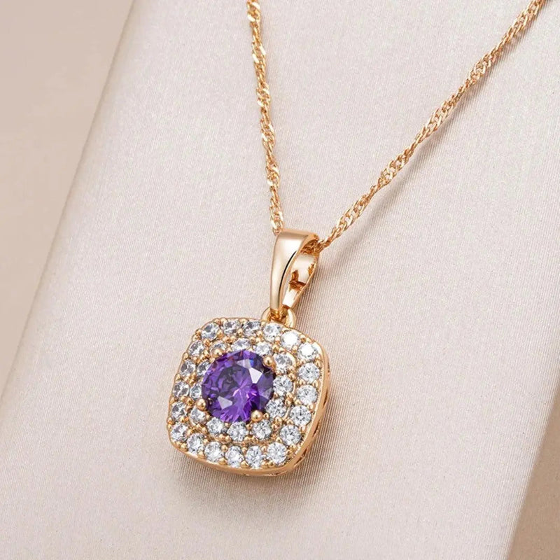 Elegant lilac shiny necklace in gold 0