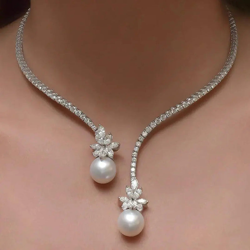 Elegant necklace made of shiny silver 0
