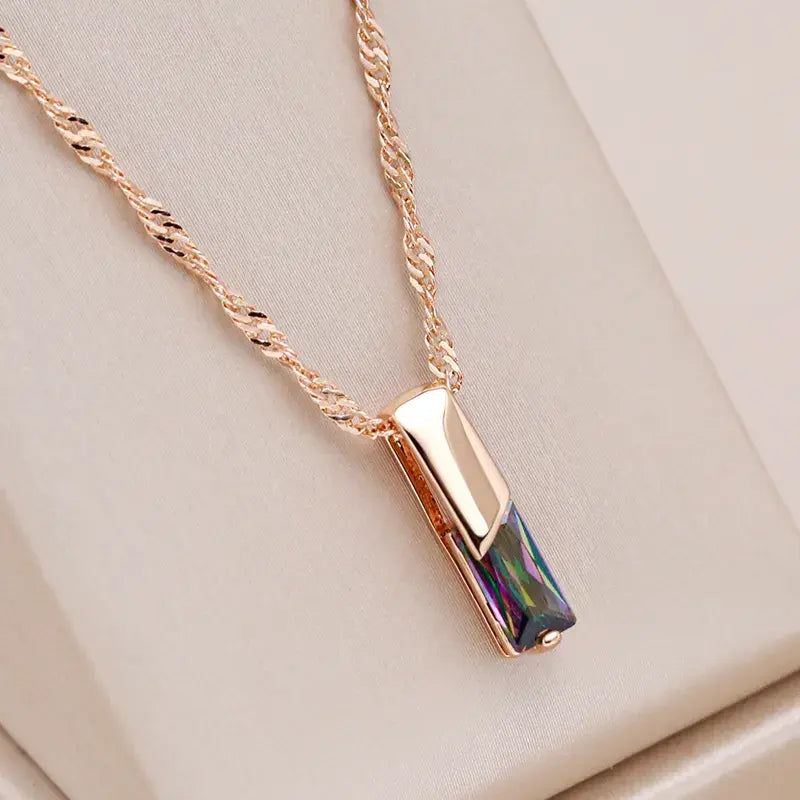 Elegant necklace with multicolored crystal 0