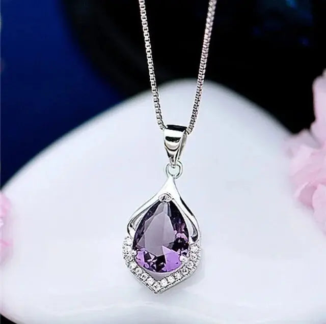 Elegant necklace with purple crystal 0