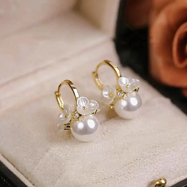 Elegant pearl earrings with flowers 0