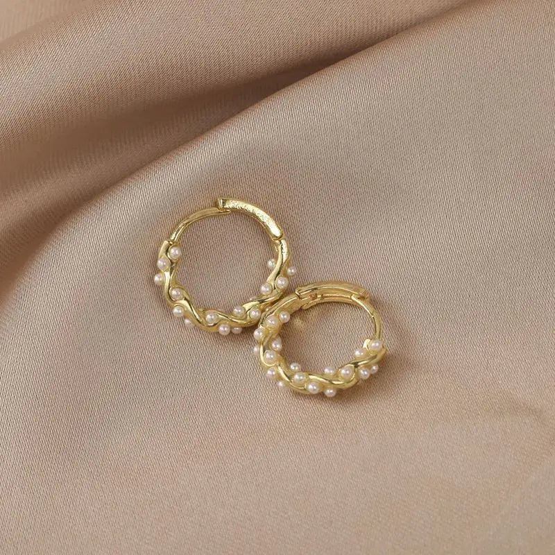 Elegant round pearl earrings with inlays 2