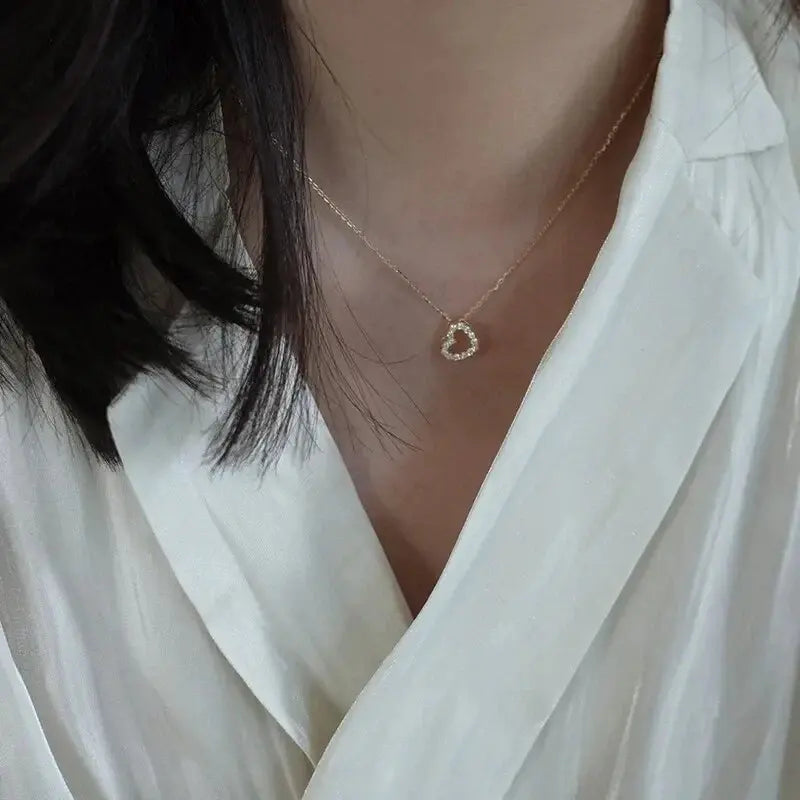 Elegant shiny heart necklace 0