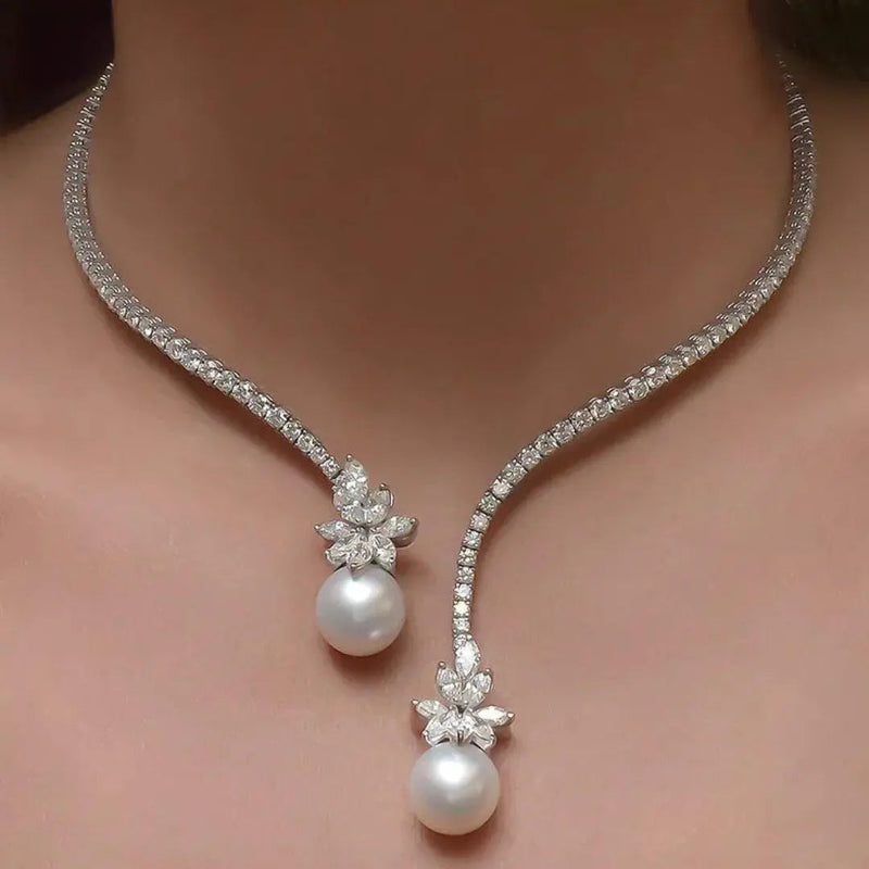 Elegant shiny necklace with pearls made of sterling silver 0