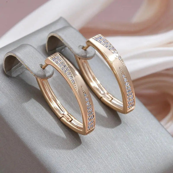Exquisite Earrings made of Gold and Diamond 0