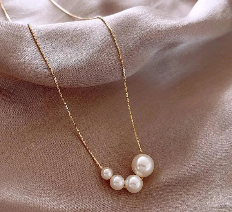 Gold freshwater pearl necklace 0