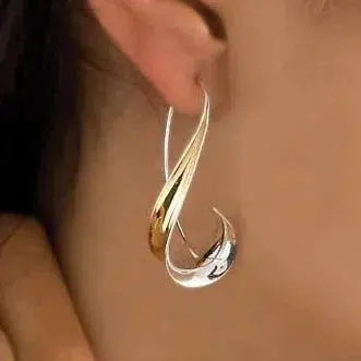 Golden dangling vintage earrings 0
