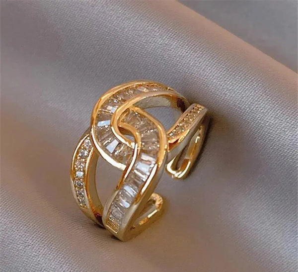 Knotted elegant ring 0