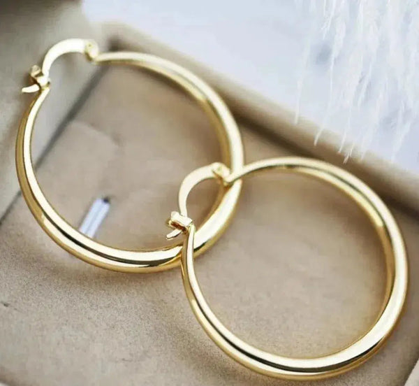 Large hoop earrings in gold 0
