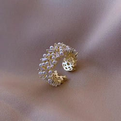 Luxurious Pearl Ring in Gold 0