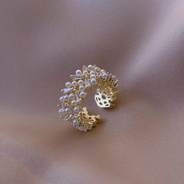 Luxurious Pearl Ring in Gold 1