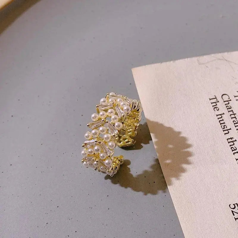 Luxurious Pearl Ring in Gold 2