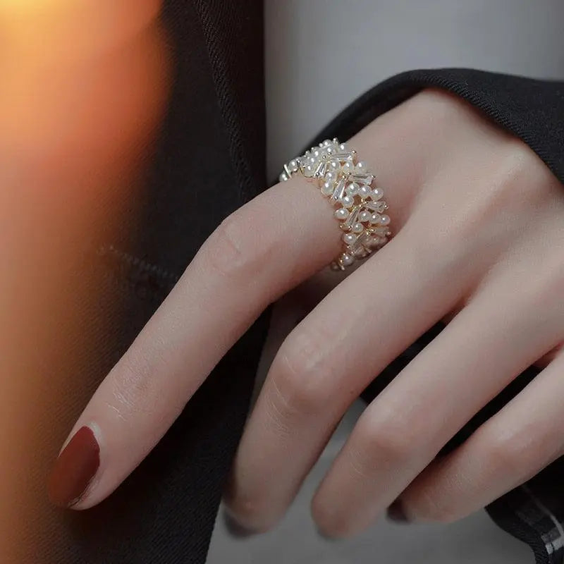 Luxurious Pearl Ring in Gold 3