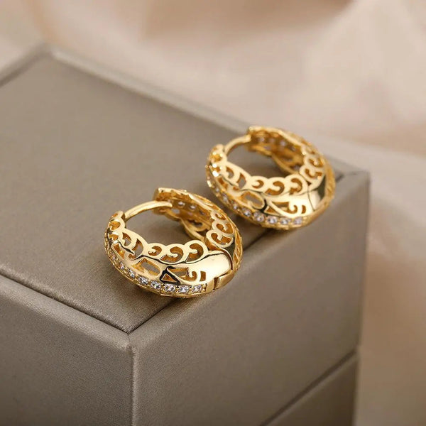 Minimalist Mandala Earrings in Gold 1