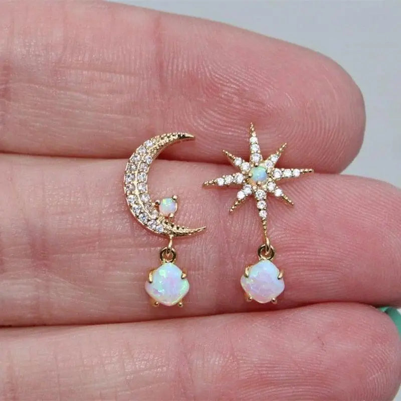 Moon and Star Earrings made of Gold and Opal 3