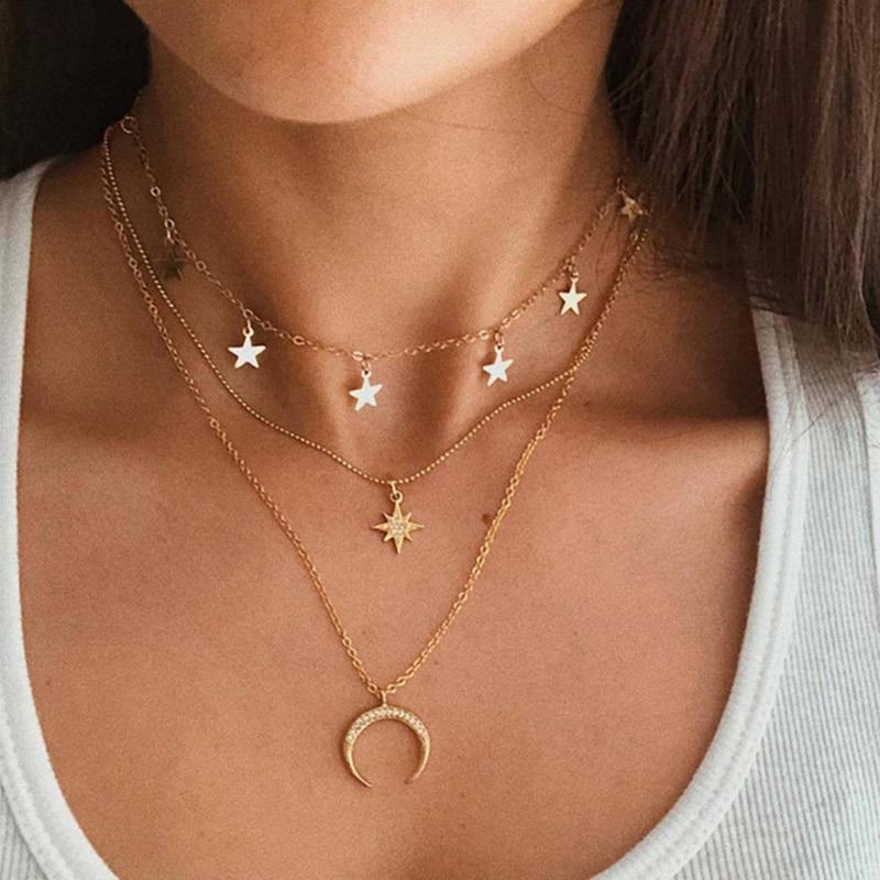 Moon necklace in gold 1