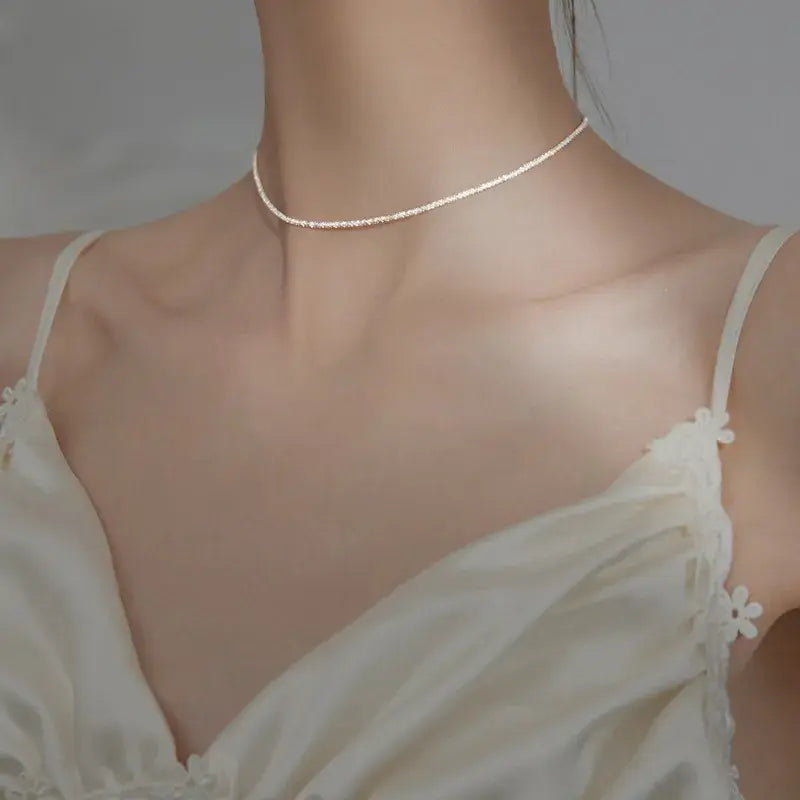 Necklace made of elegant, shiny pearls 0