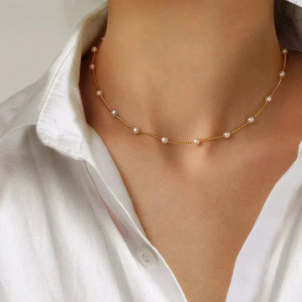 Pearl necklace in gold 0