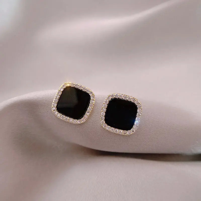 Timeless onyx earrings with diamonds 0