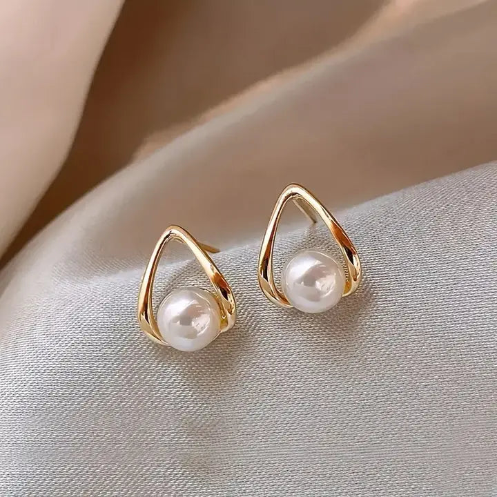 Triangular Hollow Earrings with Elegant Pearls 0