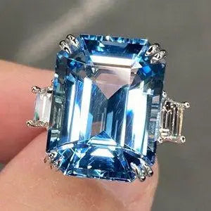Vintage-style ring with cubic blue crystal 0