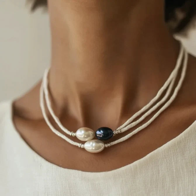 Vintage Black & White Pearl Necklace 0