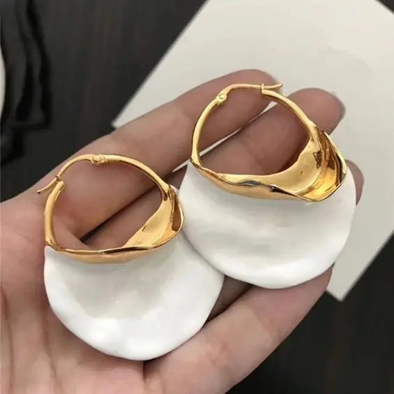 Vintage Earrings in White and Gold 0