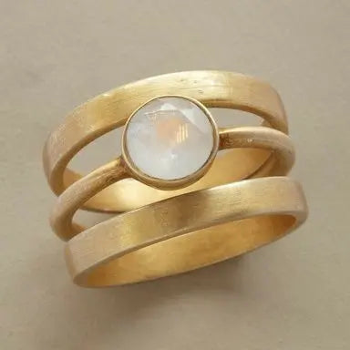 Vintage Gold & Inlaid Moonstone Ring 0