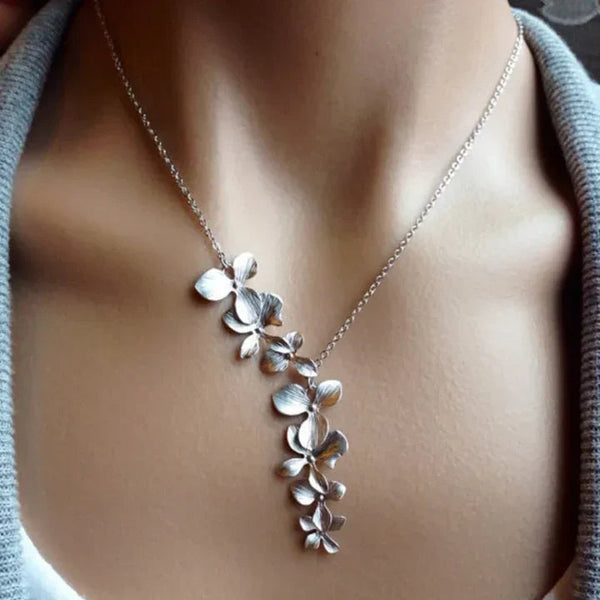 Vintage Silver Flower Necklace 0