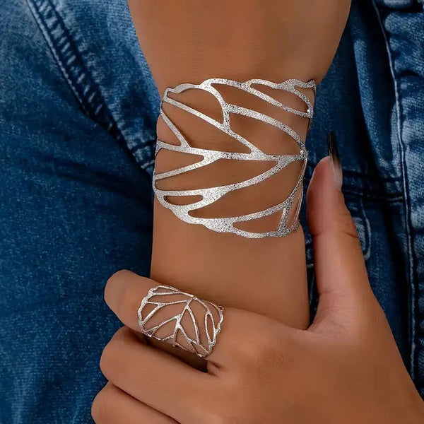Vintage leaf-design cuff bracelet 0