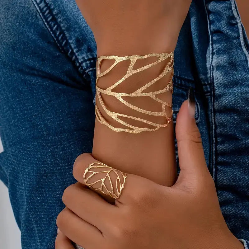 Vintage leaf-design cuff bracelet 1