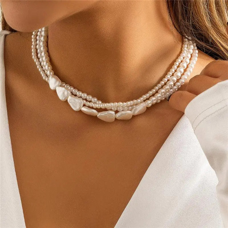 White Stone and Pearl Necklace in Gold 0